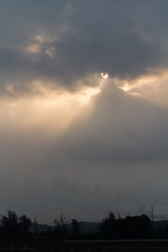 乌云遮住太阳