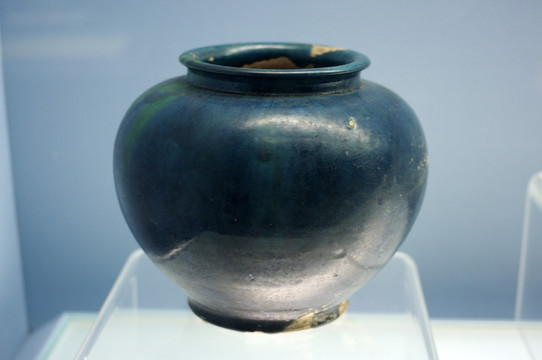 蓝釉陶罐