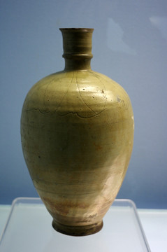 岳州窑青釉划花瓶