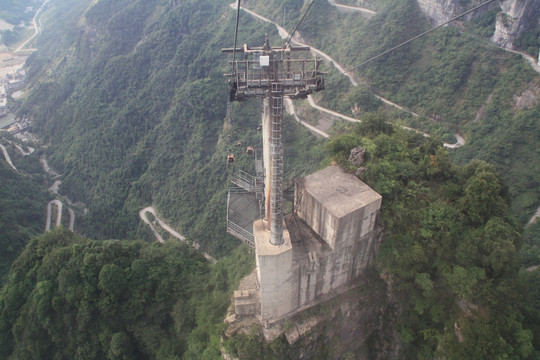 张家界天门山盘山公路