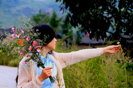 摘花少女