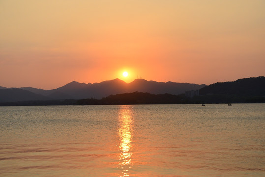 西湖落日 西湖余晖 西湖傍晚