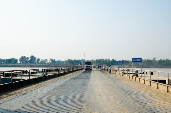 黄河浮桥