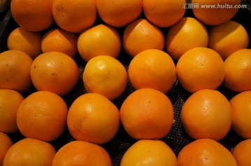 一堆的橙子