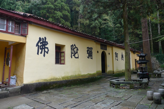 庐山黄龙寺禅房