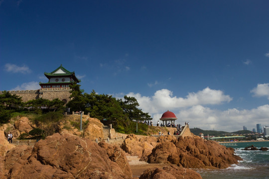 蓝天下的青岛鲁迅公园 水族馆