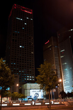 夜幕下的CBD高楼大厦