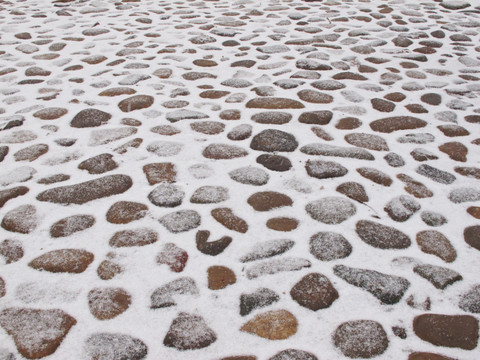 落雪的鹅卵石