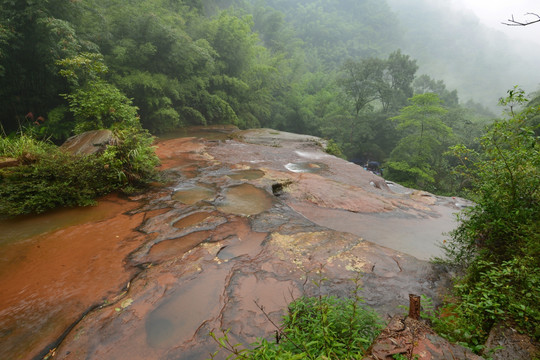 赤水丹霞溪流四洞沟景区