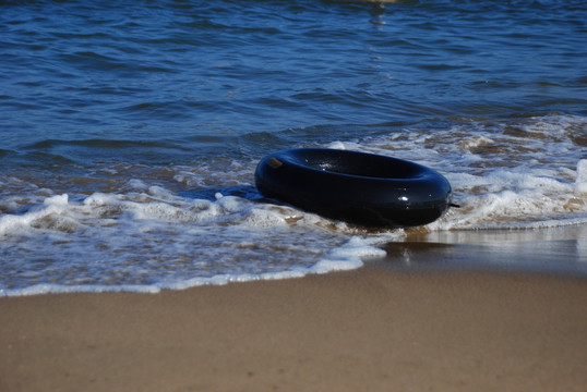 北戴河 沙滩 海水  救生圈