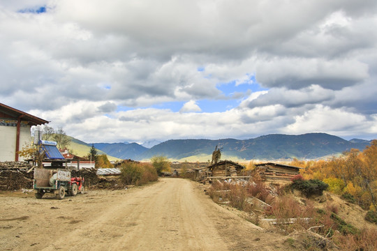 香格里拉乡村道路