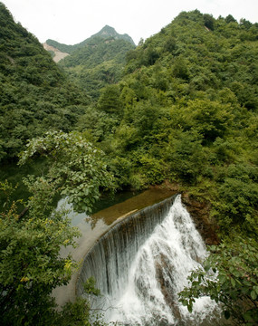 瀑布流水