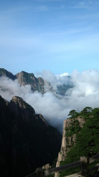 黄山 烟雾缭绕 蓝天白云（非高清）