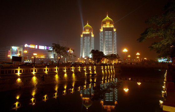 摩天大楼夜景