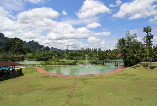 泰国普吉岛 天空 绿地