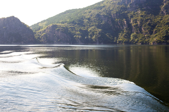 燕塞湖水波