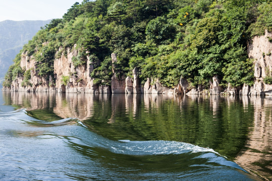 燕塞湖 水岸悬崖