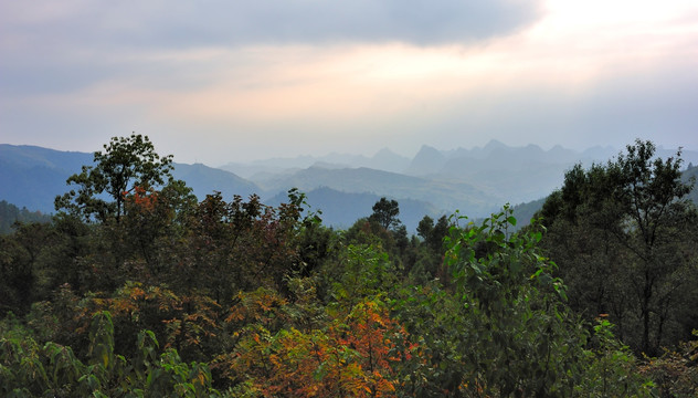 高原上的山