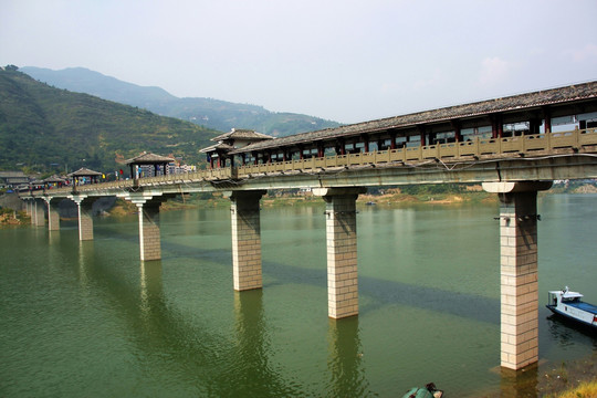 风雨廊桥