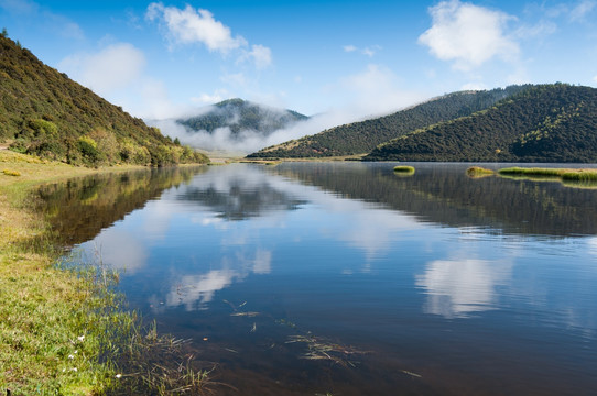 高原湖泊风光