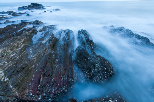 海水 礁石 黑白对比