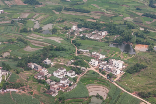 壮族村寨 庄稼地 池塘 色块