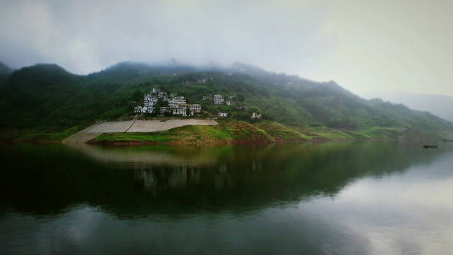 三峡山水倒影景色