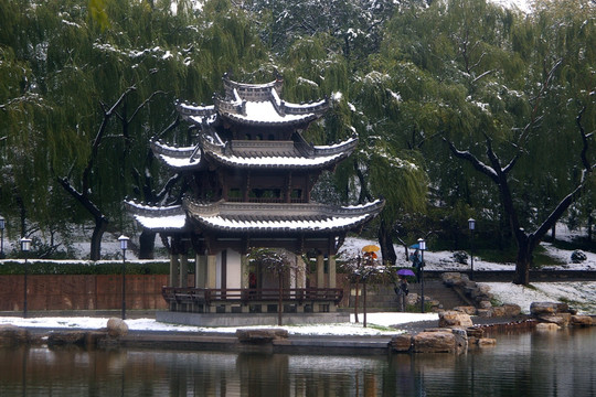 雪中的北京陶然亭公园