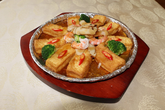 松茸鲜虾扒自磨豆腐
