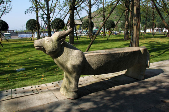 公园雕刻石凳