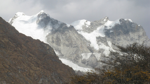 贡嘎山雪峰