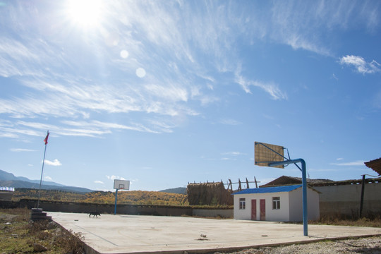 乡村篮球场
