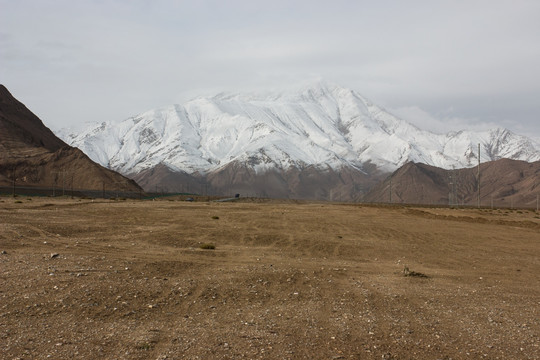 雪山 戈壁