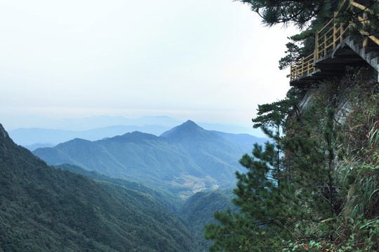 明月山