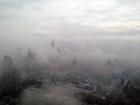 南京 雾  现代建筑