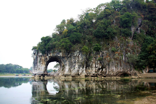 象鼻山