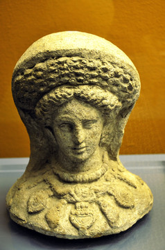 罗马陶女子供奉像