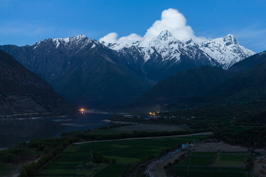 南迦巴瓦峰夜色