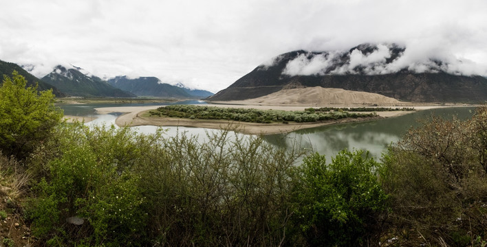 雅鲁藏布大峡谷全景图
