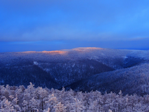 雪岭夕照