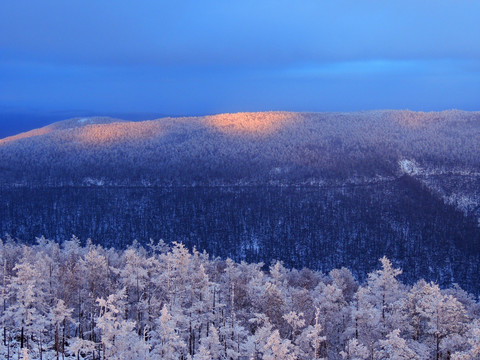 雪岭夕照