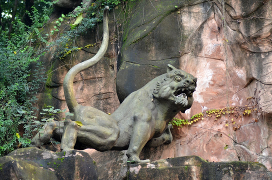 老虎狮子石头雕塑