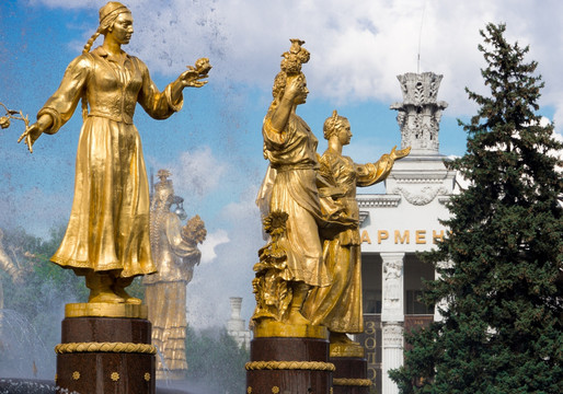 莫斯科民族友谊喷泉金色雕像