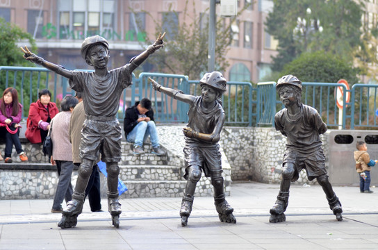 轮滑儿童广场雕塑