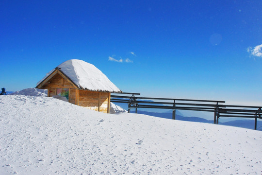 玉龙雪峰上