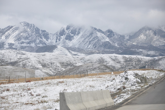 雅拉雪山