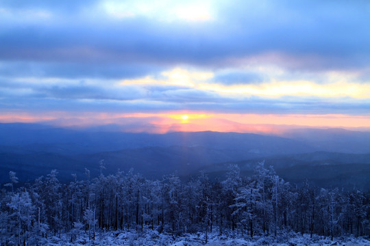 雪岭夕照