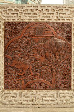 锁大江青狮白象浮雕
