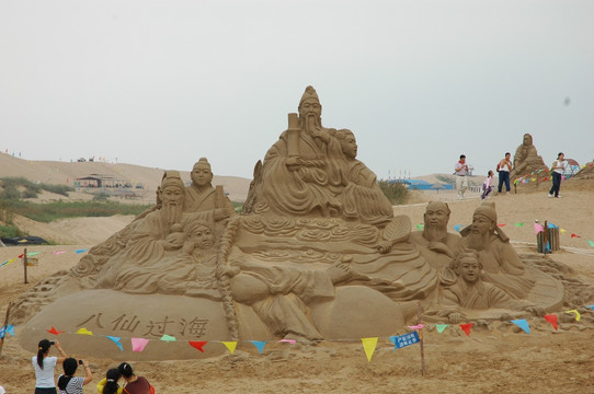 沙湖景区里造型别致的沙雕造型
