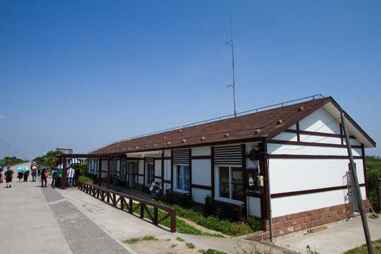 崇明东滩湿地公园 蓝天 道路